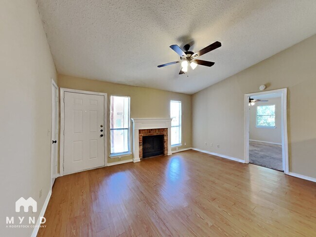 Building Photo - 1213 Hyridge St