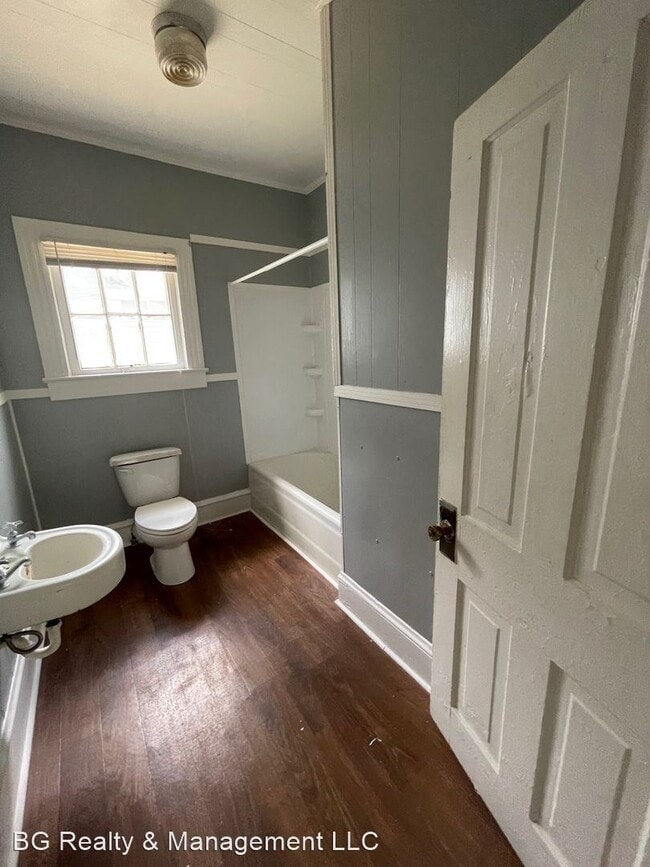 Building Photo - 2 br, 1 bath House - 304 S Market Street