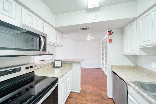 Building Photo - 6001 Reims Rd