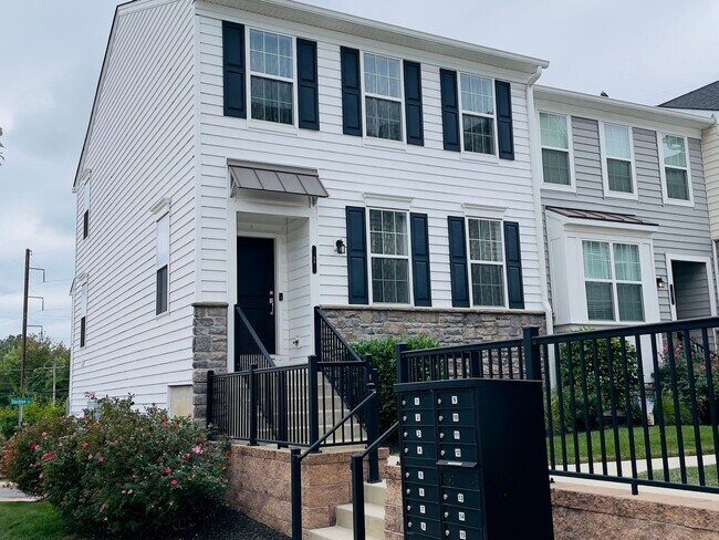 Building Photo - 3 Bedroom Townhome in Hatboro