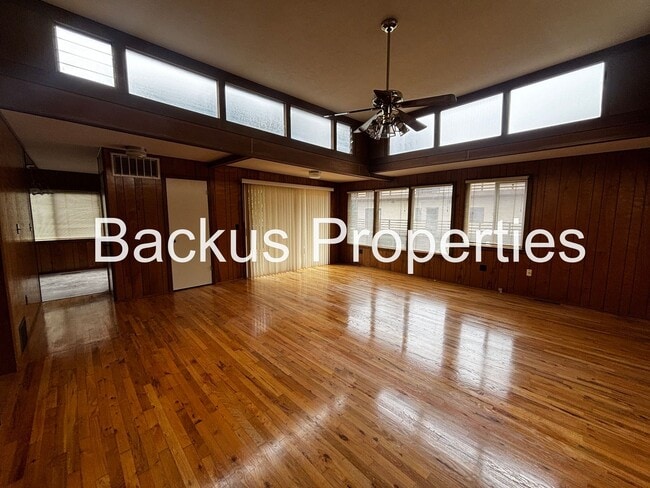 Building Photo - 900 Major Sherman Ln