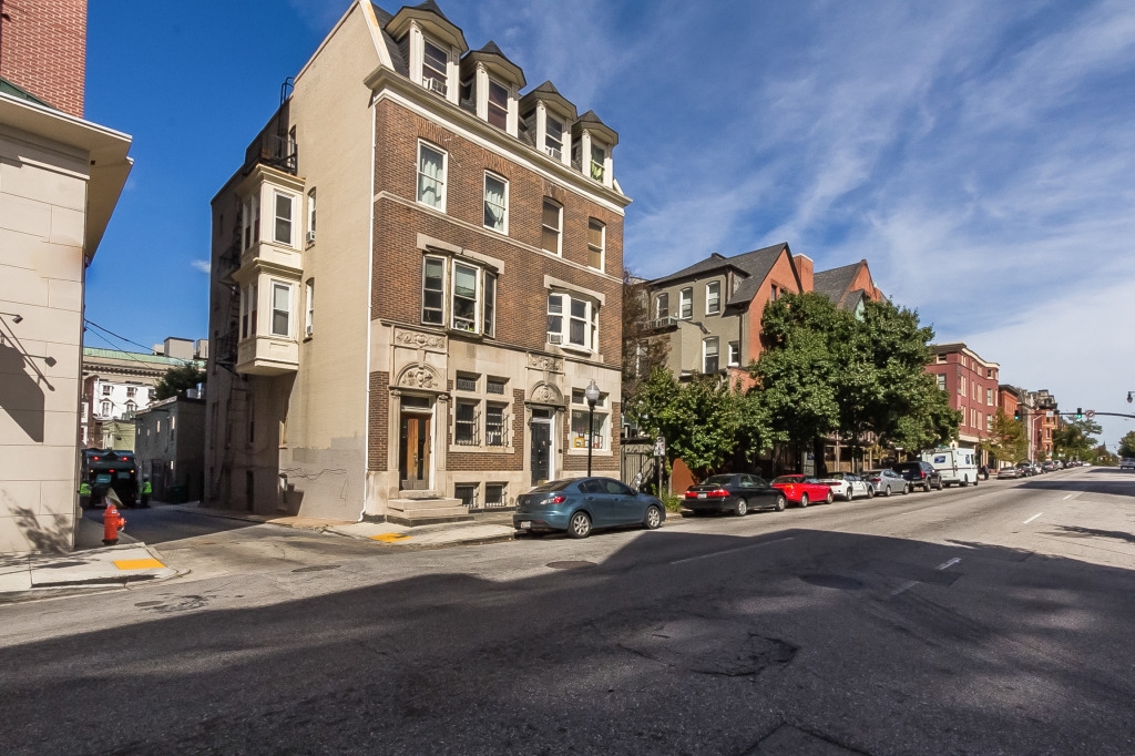 Primary Photo - 10 W Biddle St