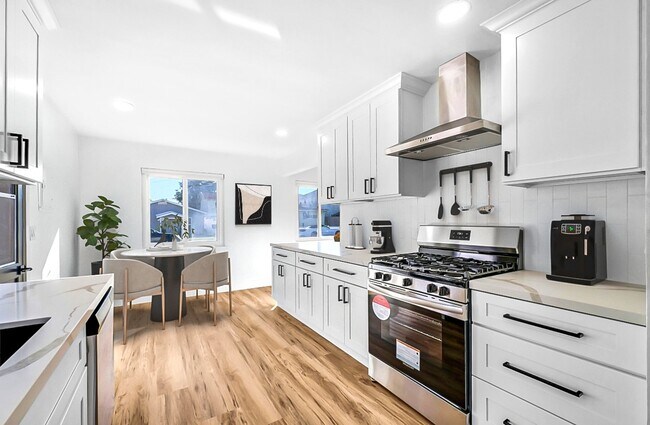 Foto del edificio - 18442 Patterson Ln