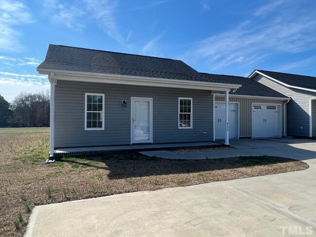 Building Photo - 802 Phillips Rd