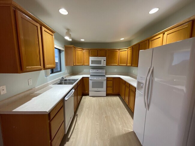 Building Photo - APPLY NOW - 2485 N Leah Lane