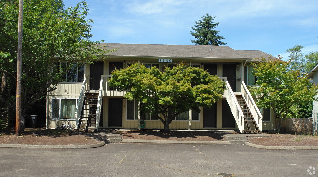 Building Photo - 2340 SW Leonard St
