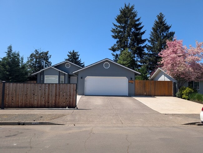 Building Photo - 490 67th St