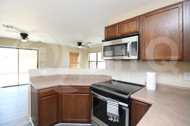 Foto del edificio - 9607 N 81st Dr