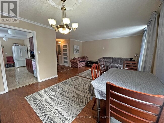 Building Photo - 63 Centre St E