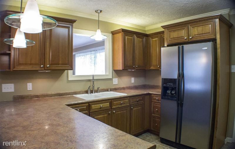 Primary Photo - 4452 Charleswood Ave