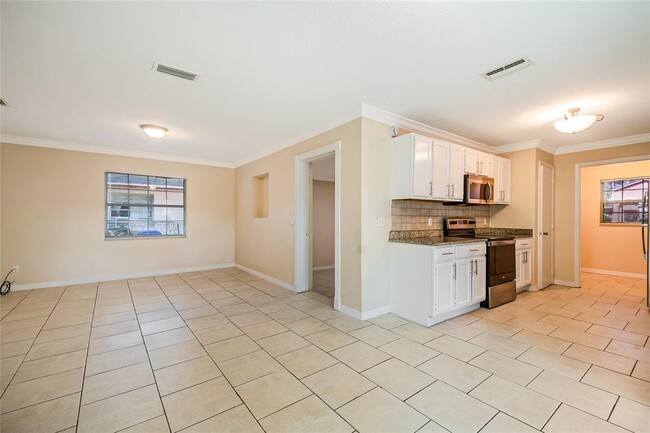 Building Photo - 908 Van Lieu St