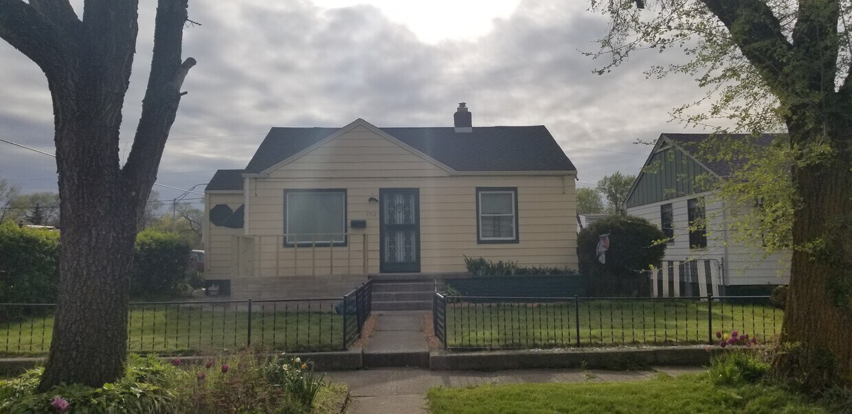 1992 McKinley St, Gary, IN 46404 Townhome Rentals in Gary IN