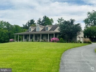 Building Photo - 15 Shetland Dr