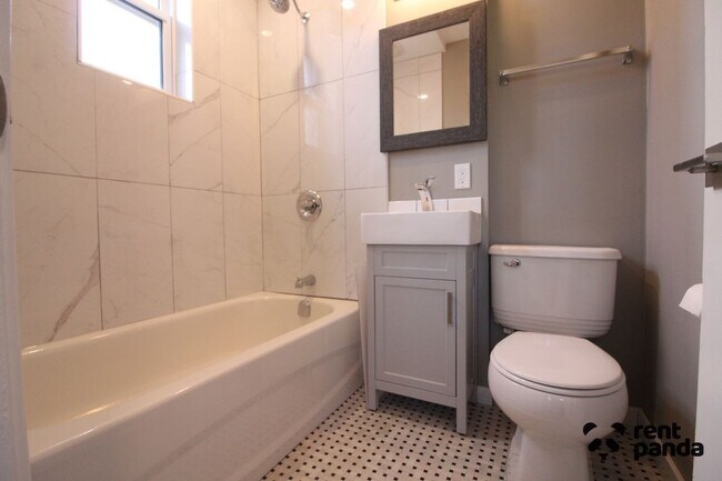 Building Photo - 465 Conmee St