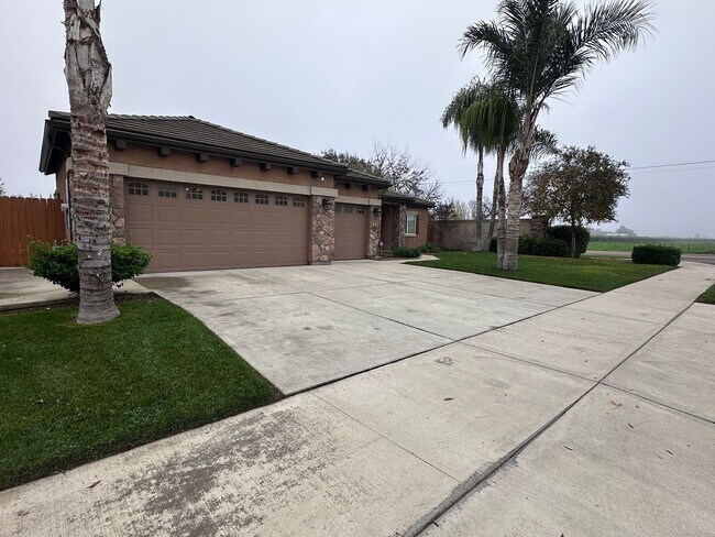 Foto del edificio - SW Visalia Home coming soon!!