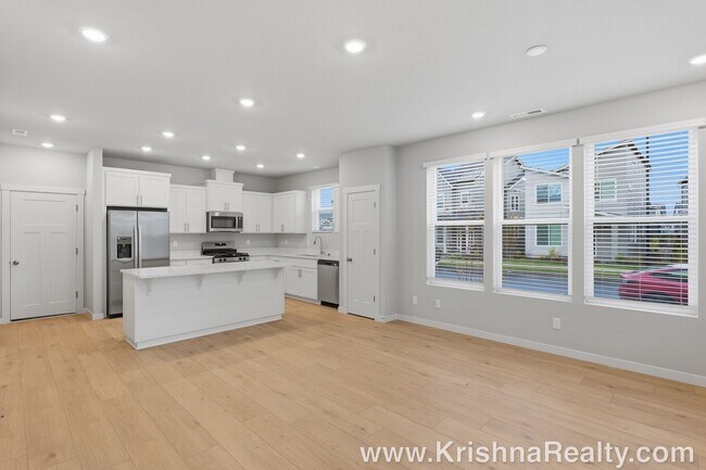 Foto del edificio - *BRAND NEW* Beautiful 3 BD* + 3rd level Loft/Bonus Room* 2.5 BA* Single Family Home Located in Re...