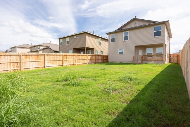 Foto del edificio - ONE MONTH FREE RENT!!!  Almost New, Locate...