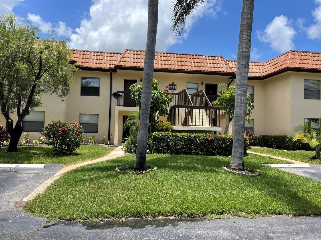 Foto principal - 7149 Golf Colony Ct