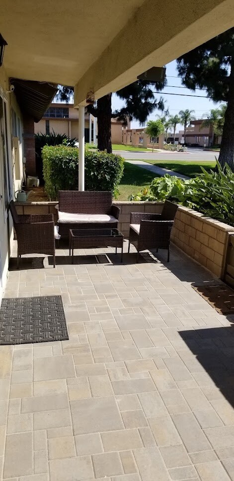 PATIO - 339 E Taft Ave