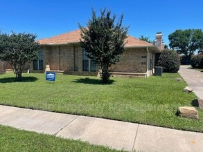 Building Photo - 3151 Tudor Ln