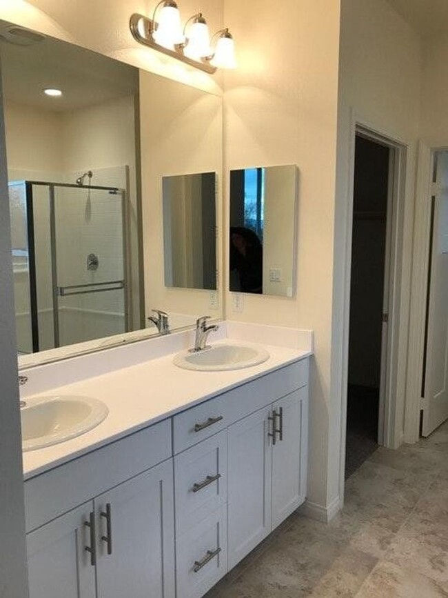 Foto del edificio - 3 bed, 2 1/2 bath 2 story townhome in Winn...