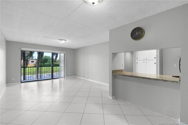 Foto del edificio - 1008 Green Pine Blvd