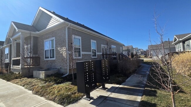 Building Photo - Maintenance free living in Blue Valley School district