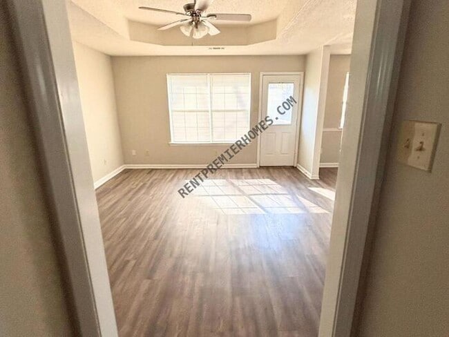 Building Photo - 20 Fox Run Dr