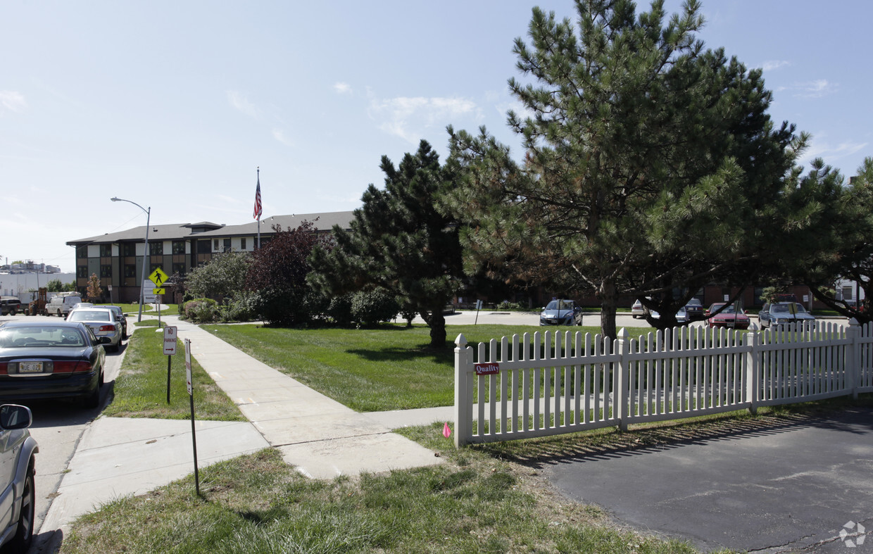 Building Photo - Millard Manor