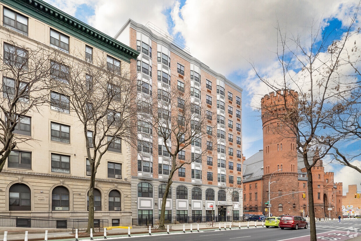 Building Photo - 824 Bergen St