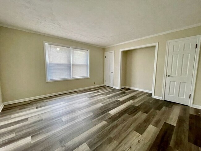 Foto del edificio - IMPECCABLE, QUIET 1 Bedroom Available!