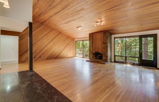 Building Photo - 4Bed, 3Bath Home in West Slope / Raleigh H...
