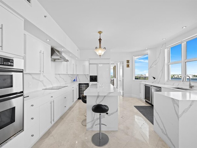 Building Photo - 615 Bayshore Dr