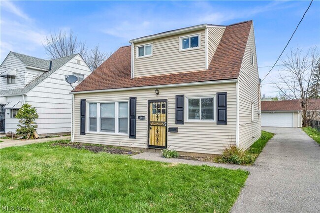 Foto del edificio - 17401 Wayne Dr