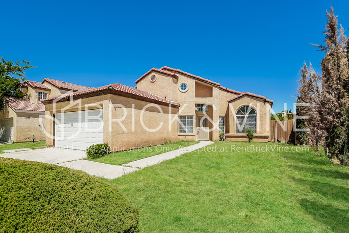 Foto principal - 44658 Oak Grove Street, Lancaster