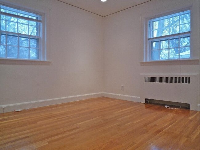 Building Photo - 37 Wyman St