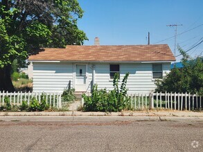 Building Photo - 360 W 8th S St