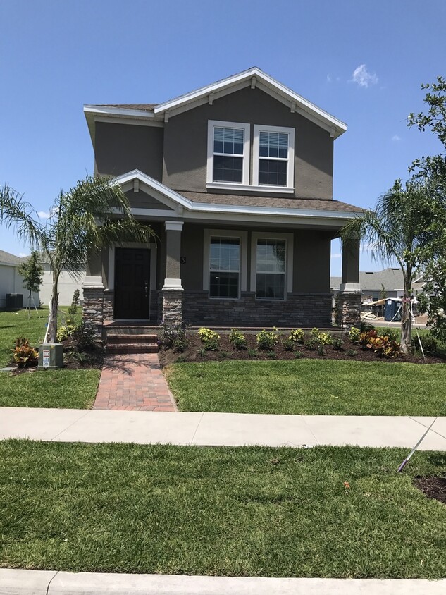 Primary Photo - Newer 3/2.5 Home at the Oaks in Moss Park ...