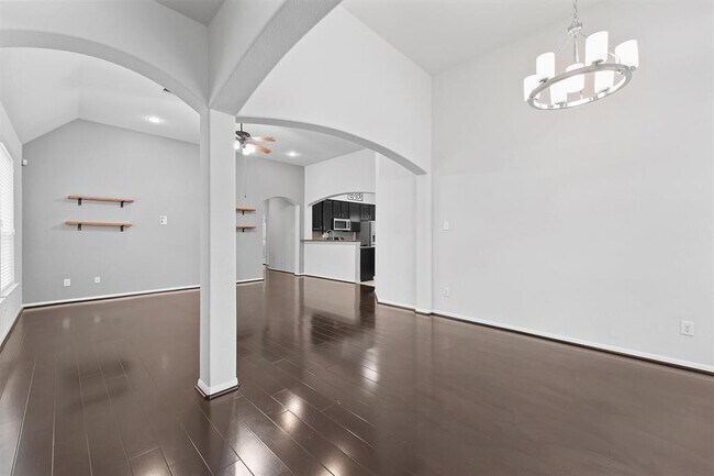 Foto del edificio - 5311 Gibralter Pl