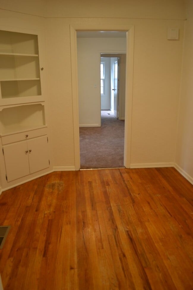 Foto del edificio - Quaint two-bedroom charmer in Northeast Salem
