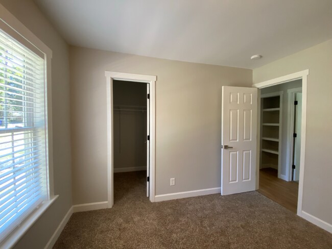 Foto del edificio - 220 Archdale Dr