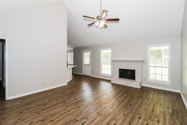 Building Photo - 6752 Oakmoor Cir S