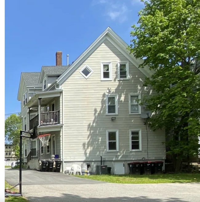 Building Photo - 359 Crescent St