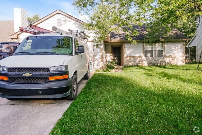 Building Photo - 2940 Greenview Way