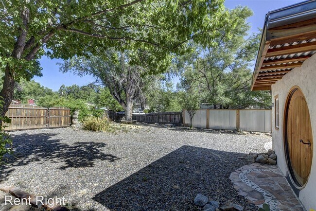 Building Photo - 727 Dameron Dr