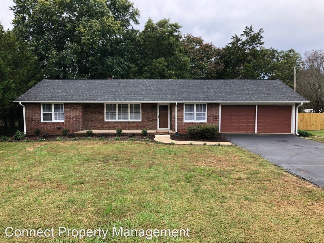 Primary Photo - 3 br, 2 bath House - 419 Old Cedar Rock Road