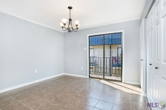 Dining room - 10294 W Winston Ave