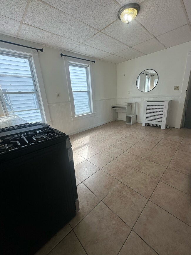 Foto del edificio - 100 Aiken Ave