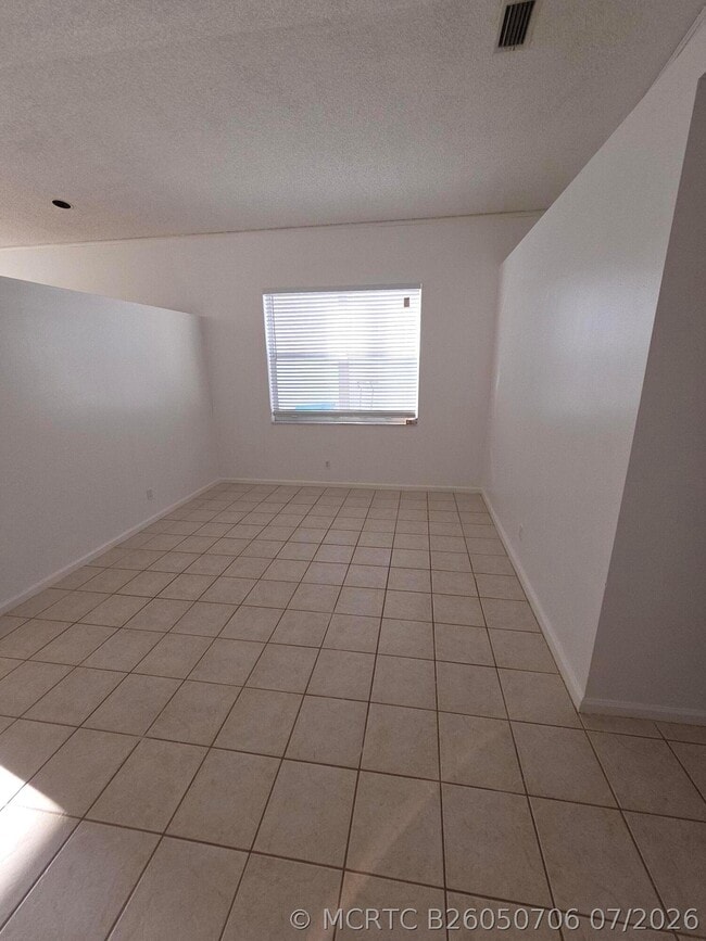 Building Photo - 7093 Middlebury Dr