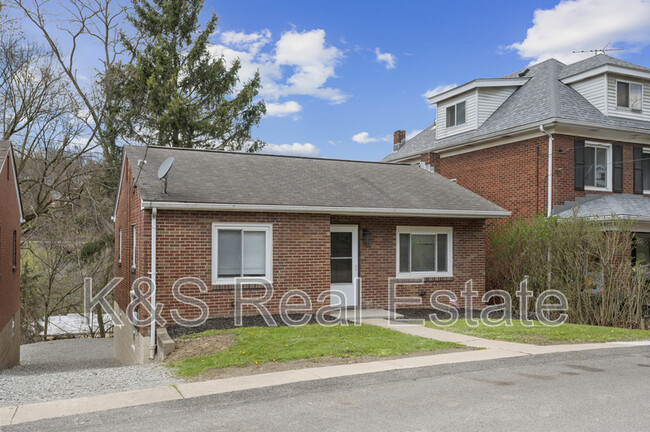 Building Photo - 1944 Dartmore St